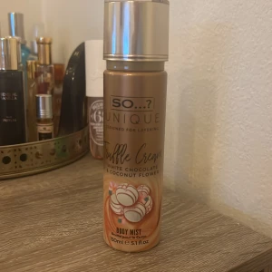 Body mist kokos vanilj - Body mist truffle cream white chocolate coconut flower So unique  Ca 3/4 kvar, 150ml flaska  🍰🍫🥥  #parfym #viral