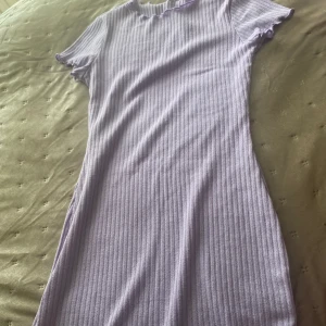 Klänning  - Bra skick använt en gång. 