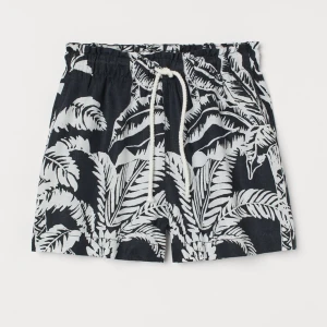 Linneshorts  - Linneshorts från H&M, aldrig använts.  100% Lin 
