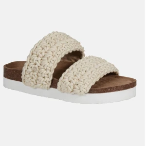 Virkade sandaler  - Säljer mina snygga virkade sandaler för ett bra pris, priset går att diskuteras vid snabb affär!