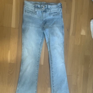 Botcut jeans från hm  - Ett par jeans från hm som aldrig kommit till användning. Storlek 170. Köpte för 280kr