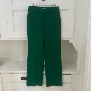 Kostymbyxor - Kostymbyxor i ull från & other stories, storlek 38, fint skick, färgen med storleken stämmer mest överens med verkligheten