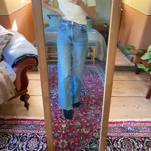 Så snygga jeans från Zara i storlek 32. De är i mycket bra skick!