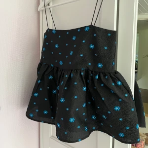 Söt topp - Söt topp i storlek M. Aldrig använd 