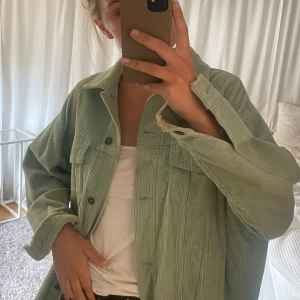 Manchester jacka - Manchester jacka / overshirt från några år tillbaka från zara! Tecken på användning finns men  jackan är absolut fortfarande fräsch 