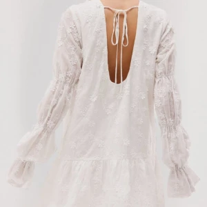 Nakd klänning - Skitsnygg, oanvänd med lappen kvar, kan inte retunera därav jag säljer den