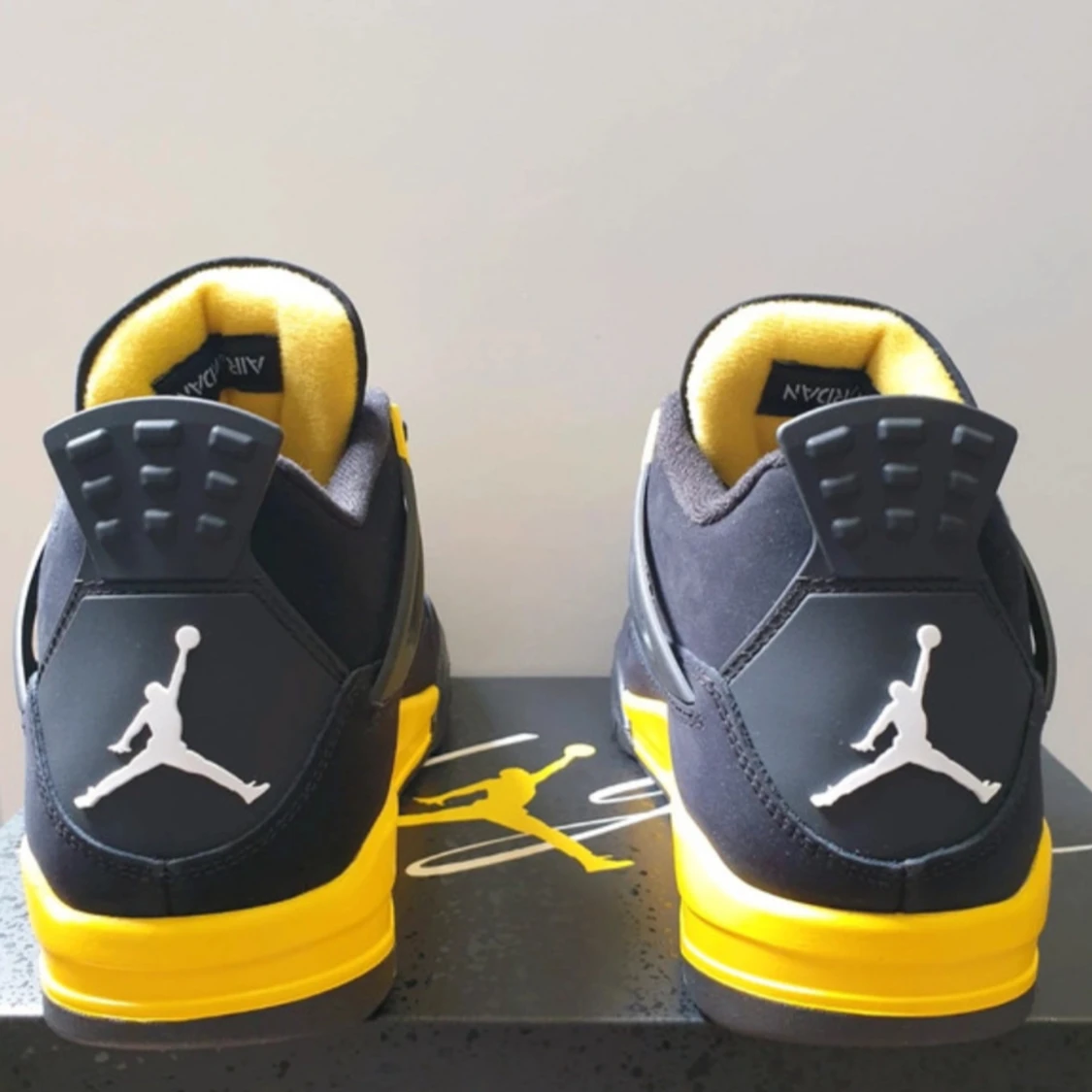 Jordan 4 Yellow thunder  - 90