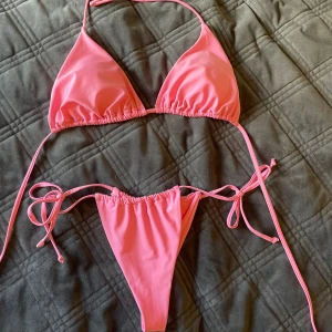 Bikini  - Aldrig använd!! Underdel: S Överdel: M