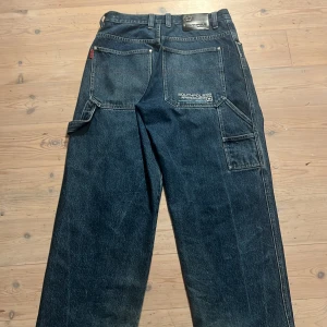 Galet rare southpoles🤑 - Sjukt rare southpoles🙀‼️‼️ tvär baggy och snygga🤑lite slitna där nere😓pris kan diskuteras 🙏‼️