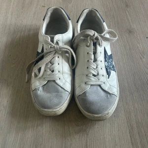 Sneakers Next - Sneakers från Next och använda ett fåtal gånger. Nypris 470kr💗
