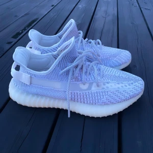 Yeezy Boost 350 V2 - Helt nya oanvända Yeezys i modellen Yeezy boost 350 V2👟