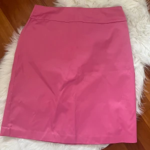 söt rosa kjol - jätte bra skick, aldrig använt ! 💕