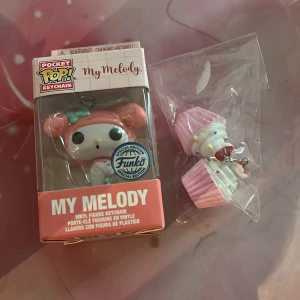 My melody bundle #2 - My melody funko pop nyckelring + ett par gulliga muffins örhängen. Båda är oöppnade