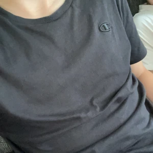 Champion tröja  - Den är svart och väldigt snygg.