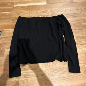 off shoulder tröja - från nelly, nly trend! storlek XL