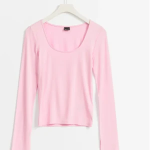 Rosa topp - Jättefin långärmad topp från gina. Den är helt ny och aldrig använd pga fel storlek💞200kr nypris