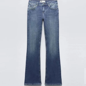 low waist jeans  - säljer dessa populära lågmidjade zara jeansen som en säljs längre! Supersnygga men tyvärr för stora för mig, därav endast använda några få gånger.