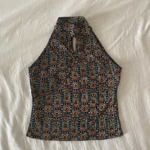 Mönstrad vintage stil topp - Så cool! Tror det är en size S? 💋