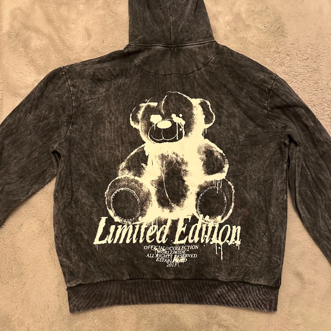 Kofta med tryck på baksida