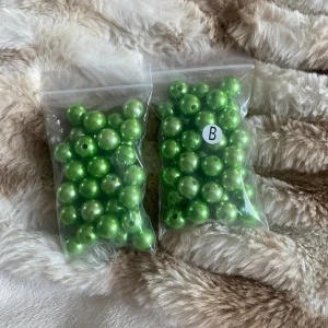 Pärlor ❤️ - Jätte fina gröna pärlor ❤️ Perfekt till att göra armband och halsband av ❤️ Jätte enkla att pärla med ❤️