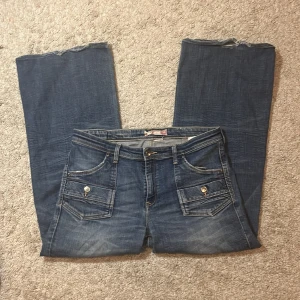 Lågmidjad jeans - Så snygga lågmidjade jeans med vida ben 🙏 