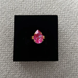 Caroline svedblom  - Säljer min Caroline svedblom ring som endast har använts 1 gg säljer för 400 + frakt💕  (Har inte asken kvar)