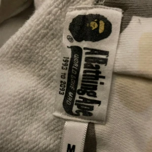 Bape hoodie - Bra skick 