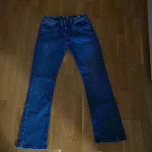 LTB Jeans - Säljer mina ltb jeans för de kommer inte till använing och är lite för stor. Det är vlarie fit. Den har en liten skada vid midijan eftersom jag försökte få den att passa men funkade ej, jätte strechig material. Nypris 799, pris går att diskutera💗