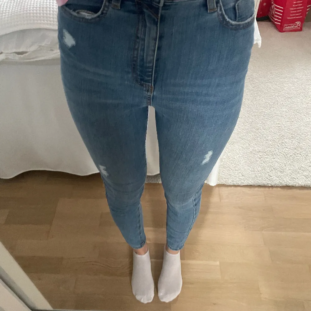 Bara använda en eller två gånger Väldigt bra skick Ankellängd High waist  . Jeans & Byxor.