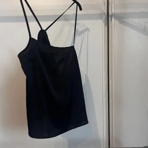 Svart topp  - Svart topp supersöt 