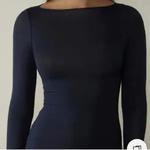 Säljer denna super fina Intimissimi tröja i mörkblå. Säljer pga att den inte kommer till användning, säljer för 350! Storlek M men passar mig som har S i vanliga fall.💕