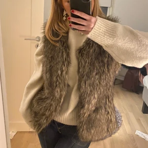 Pälsväst - Super fin päls väst från atmosphere, inga defekter och super fint skick. ❤️