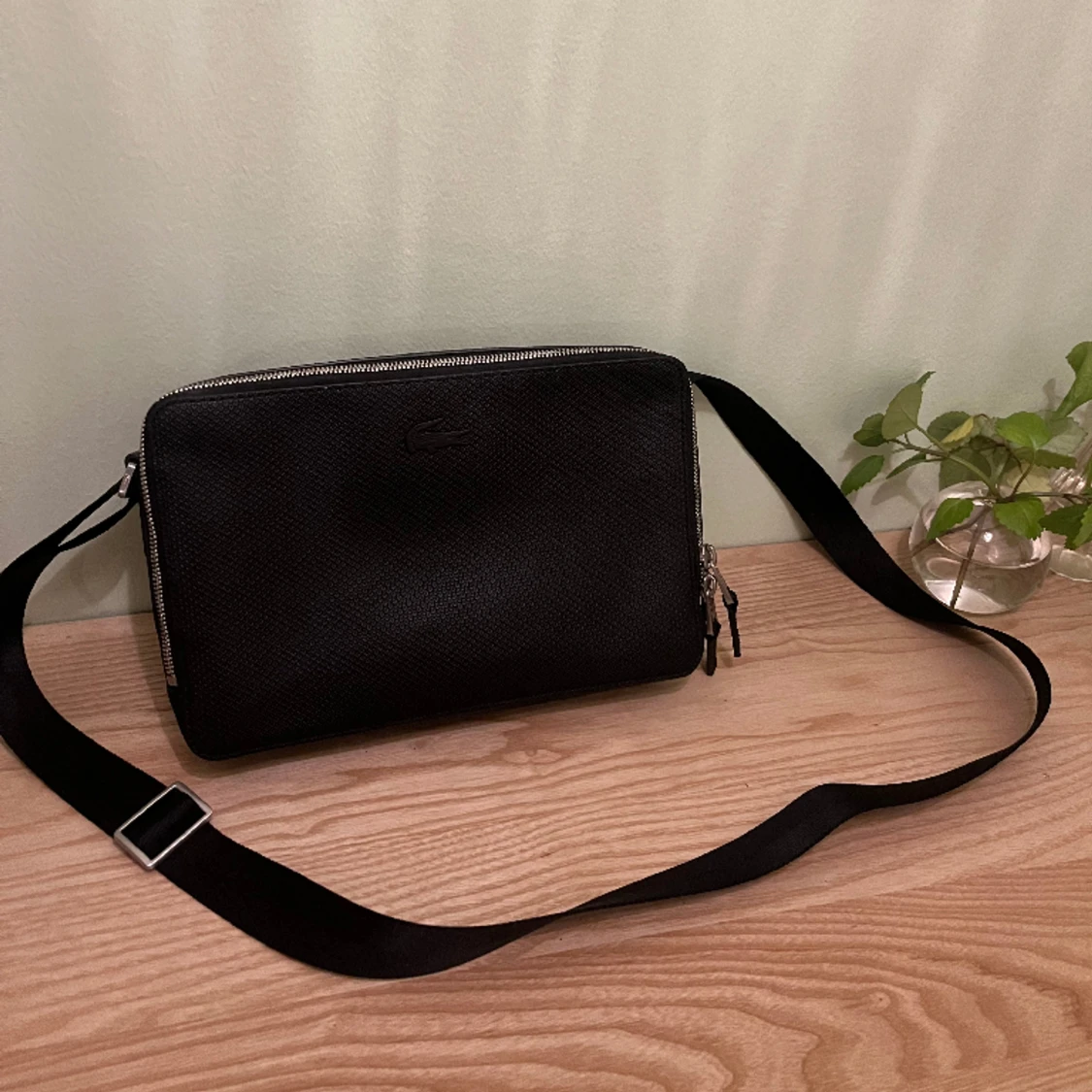 Lacoste Axelremsväska 