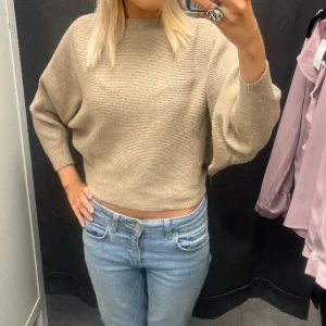 Trekvarts ärms  - Tröja i storlek S 