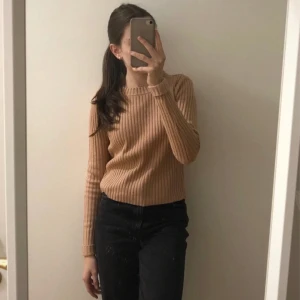 rosa long-sleeve - soft material long sleeves worn about 2 times