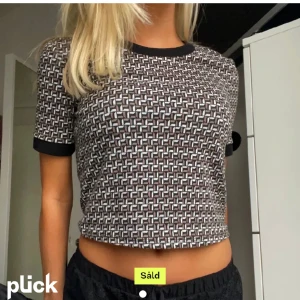 Rutig tröja  - Rutig tröja från Zara, passar mig som är M. 