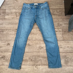 Jack & Jones jeans - jack & jones jeans 10/10 skick använda 3 gånger, Slim/Glenn
