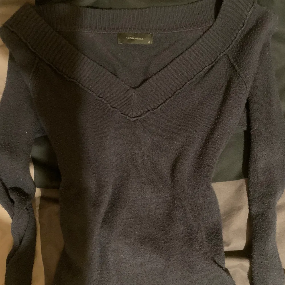 Söt tröja från Veromoda som inte jag får användning av längre💕Använt ganska mycket men den har inga defekter alls! . Tröjor & Koftor.