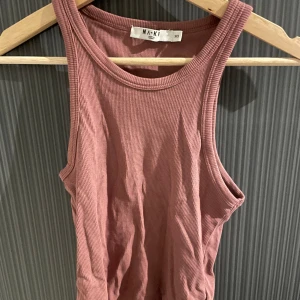 Linne - Aldrig använd! Mer ”smuts” lila i verkligheten☺️ Pris kan diskuteras💓