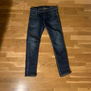 Replay anbass - Tja, vi säljer ett par grymma replay anbass i storlek 30. De har knappt kommit till användning och är riktigt fräscha. Dm om ni vill ha mer info och bilder. 