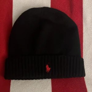 Ralph Lauren Mössa - Köpte från kidsbrandstore men den var för liten, aldrig använd.