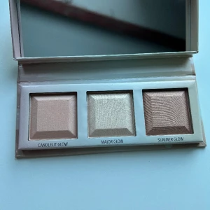 Essence  - Helt oanvänd highlight-pallet  