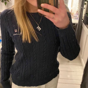 Långärmad bondelid- tröja - Säljer denna superfina och sköna långärmade tröja från Bondelid då den inte kommer till användning längre!💕 Den är precis som ny och har inga defekter😇 Nypris, ca 600kr