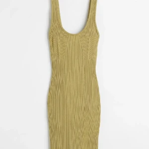 Klänning H&M - Super fin ribbad klänning ifrån H&M, aldrig använd. 