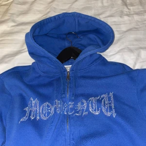 Rhinestone zip - Bra skick. Använt några fåtal gånger. Skriv gärna för mer info.