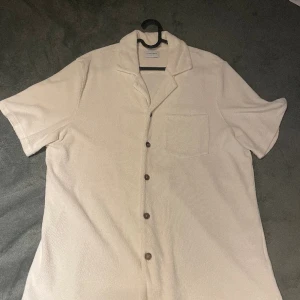 Frotté skjorta  - Säljer pågrund av att jag aldrig använder den, super bra skick