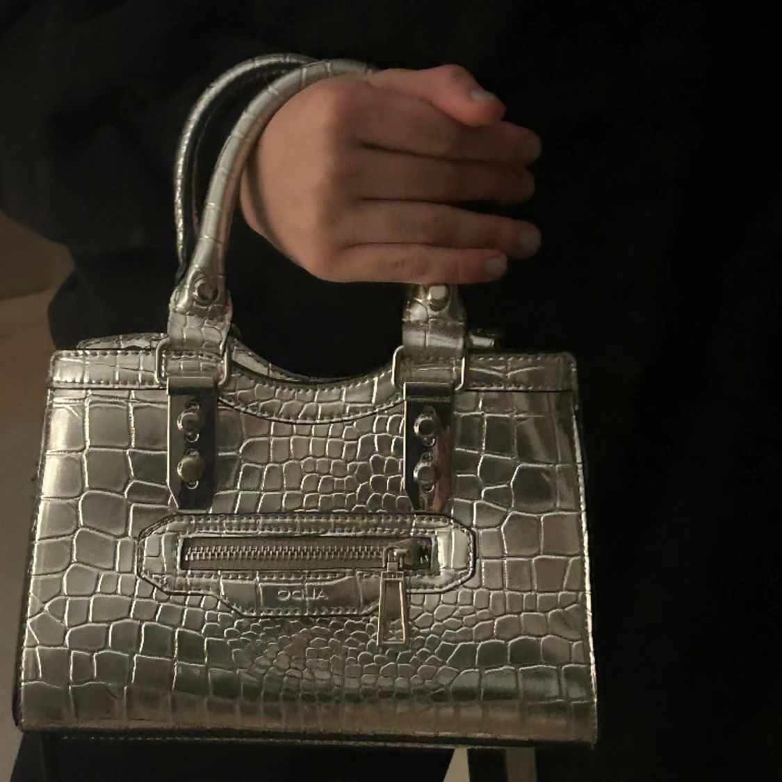 Silvrig väska - 91