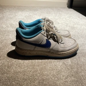 Nike air force  - Sälje mina Nike airforce, hyfsat bra skick, kontakta gärna för fler bilder. Säljer dom i storlek 36.