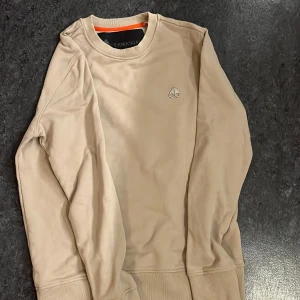 Moose knuckles - En helt oanvänd moose knuckles tröja i storlek S, kvitto finns ej men den är köpt på NK