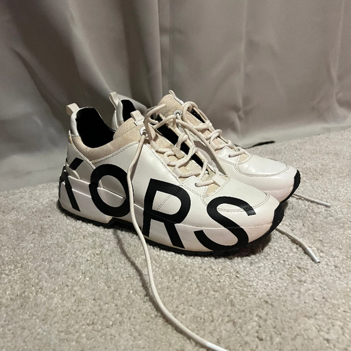 Michel kors skor  - 90